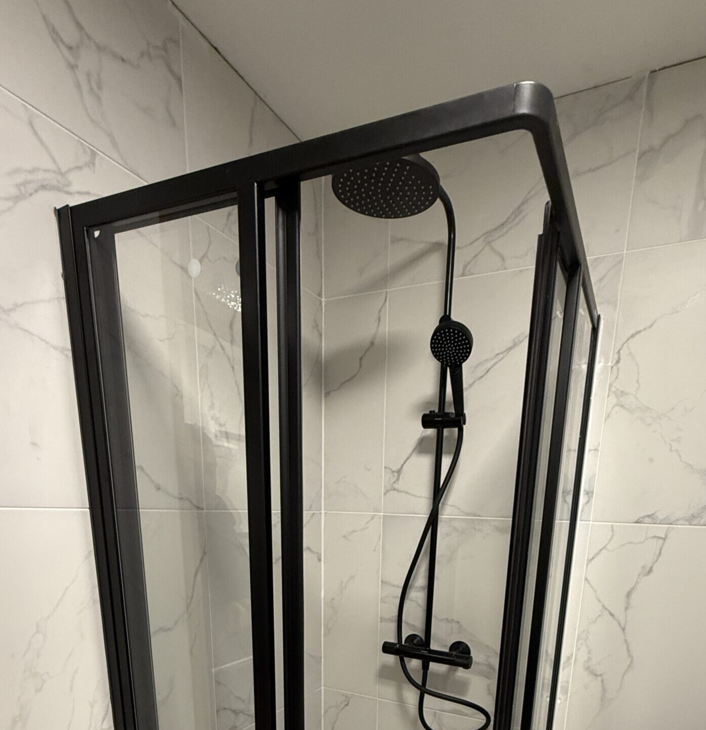 Leistungen in Übersicht sanierungen von Bädern installationen von Sanitäranlagen