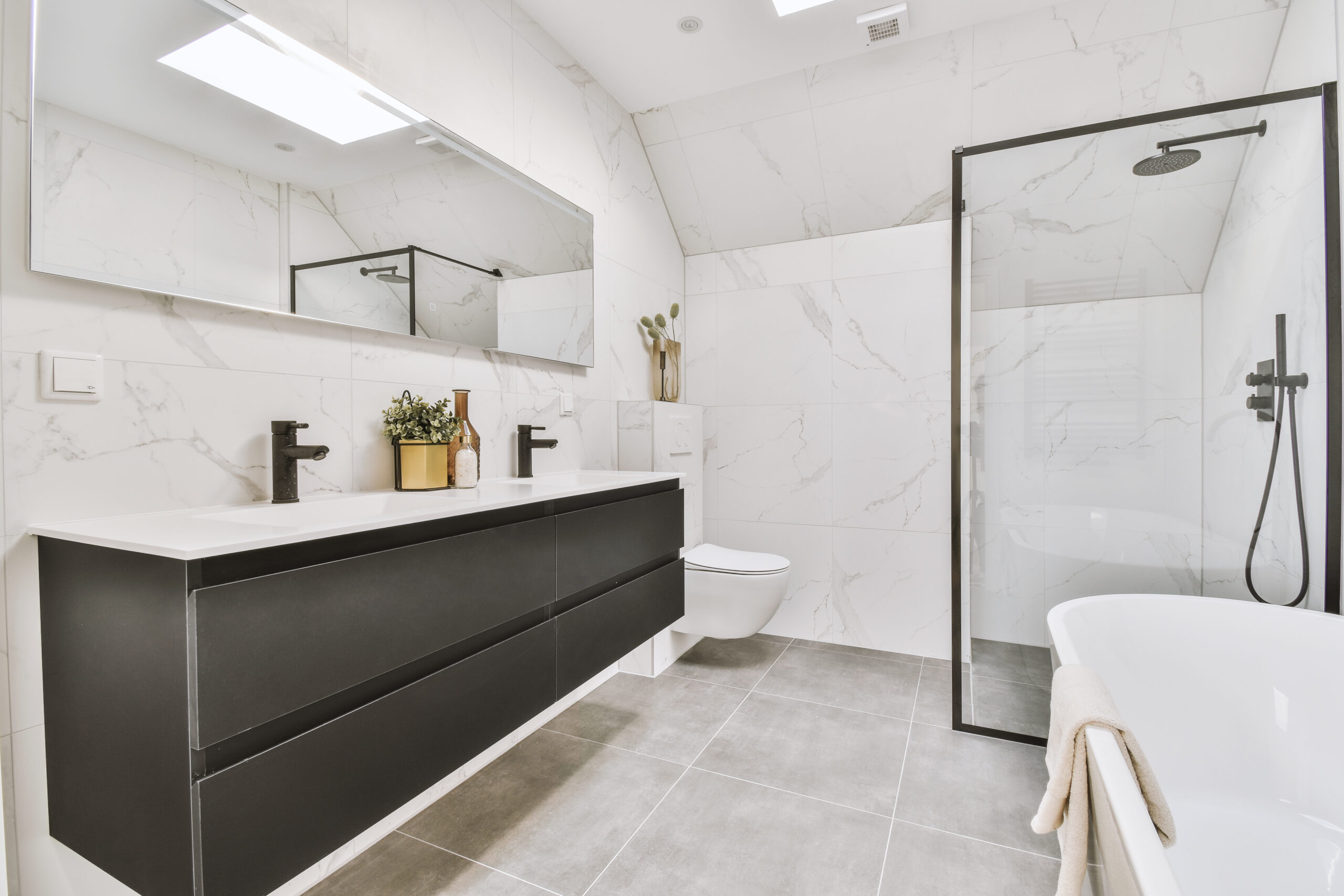 modernes elegantes badezimmer nach badsanierung und badumbau